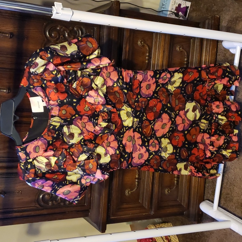 Cinq a Sept 100% Silk  ruffle dress Sz 4